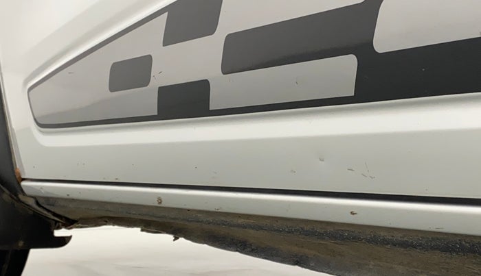 2017 Renault Kwid RXT 1.0, Petrol, Manual, 62,810 km, Left running board - Slightly dented