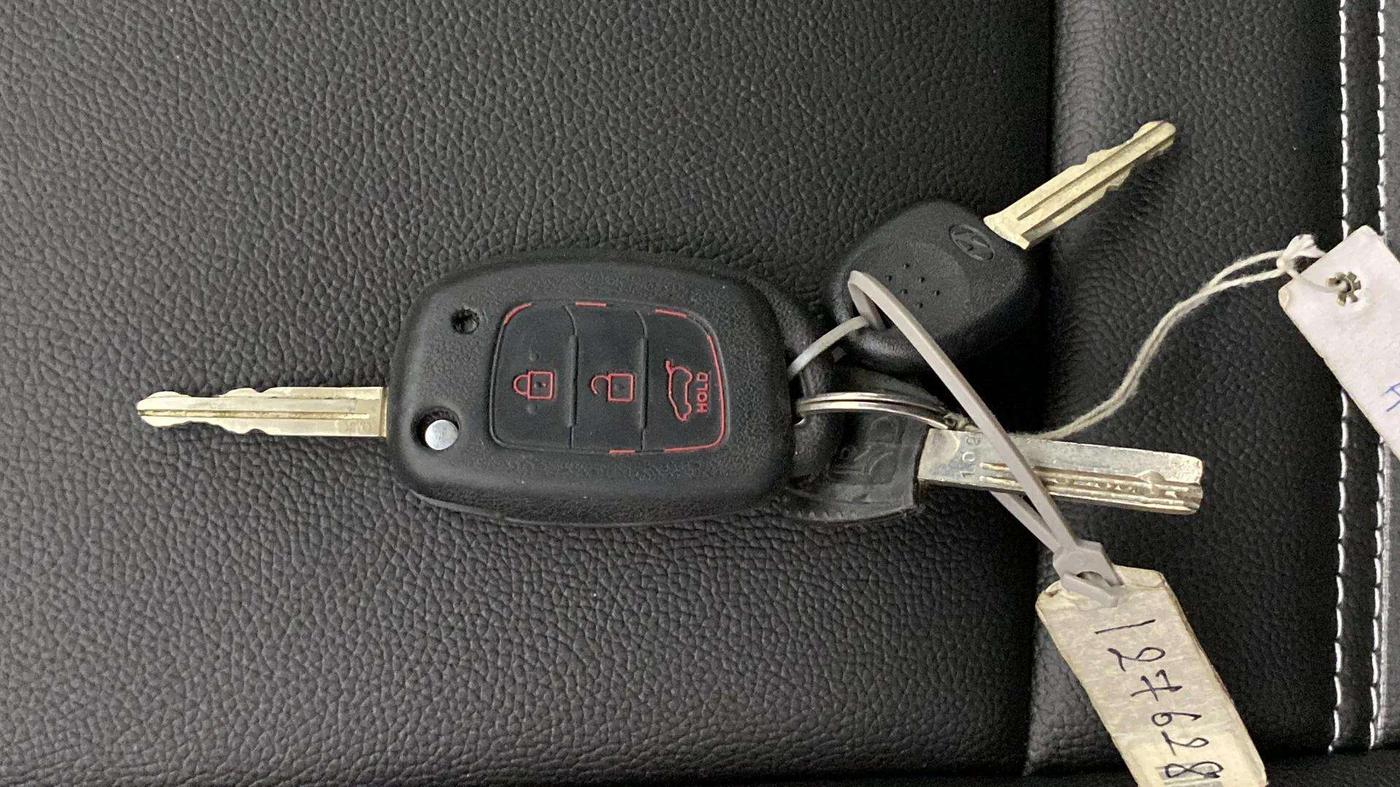 2020 Hyundai VENUE S 1.2, Petrol, Manual, 83,053 km, Key Close Up