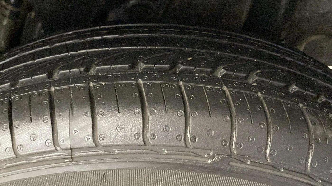 2020 Hyundai VENUE S 1.2, Petrol, Manual, 83,053 km, Left Front Tyre Tread