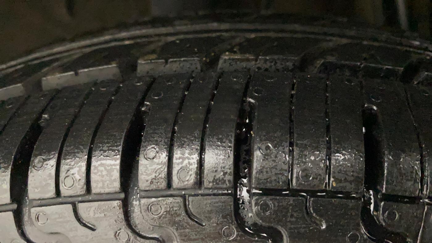 2017 Renault Kwid RXT 1.0, Petrol, Manual, 80,440 km, Right Rear Tyre Tread