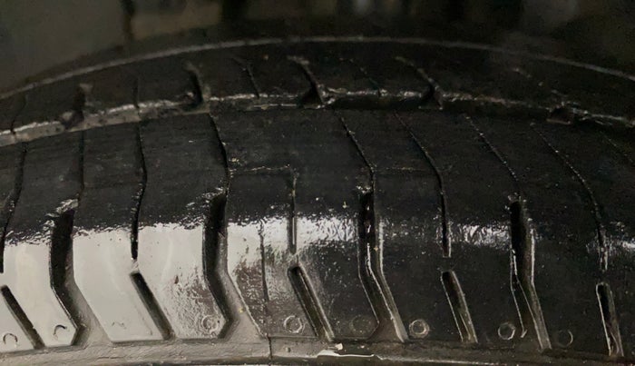 2017 Renault Kwid RXT 1.0, Petrol, Manual, 80,440 km, Left Front Tyre Tread