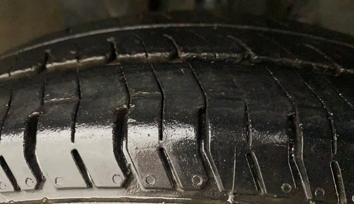 2017 Renault Kwid RXT 1.0, Petrol, Manual, 80,440 km, Right Front Tyre Tread