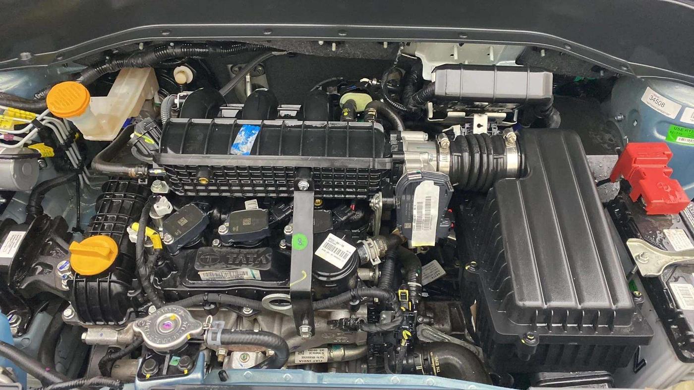 2024 Tata PUNCH ACCOMPLISHED MT, Petrol, Manual, 8,321 km, Open Bonet
