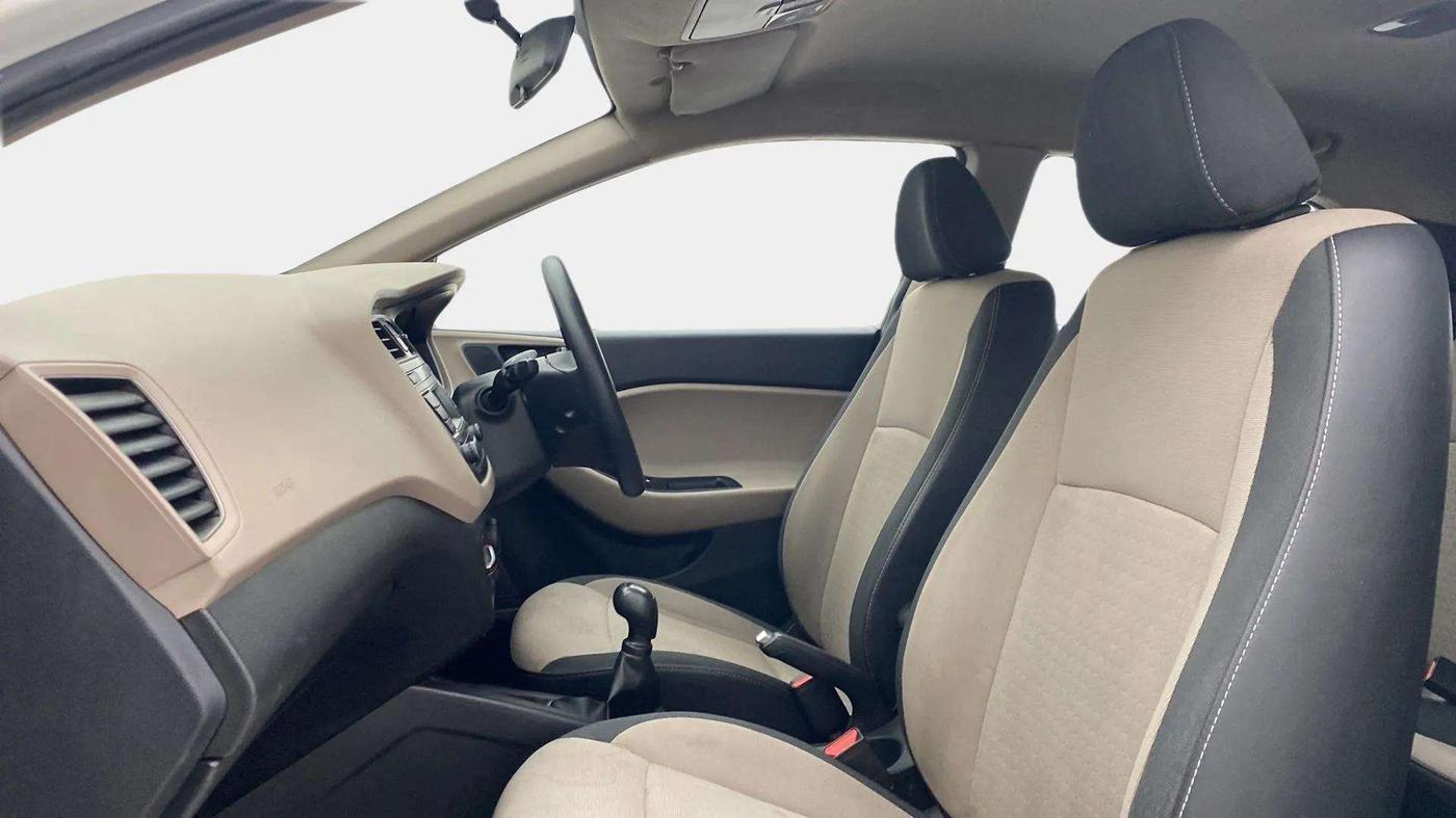 2016 Hyundai Elite i20 MAGNA 1.2, Petrol, Manual, 81,586 km, Right Side Front Door Cabin