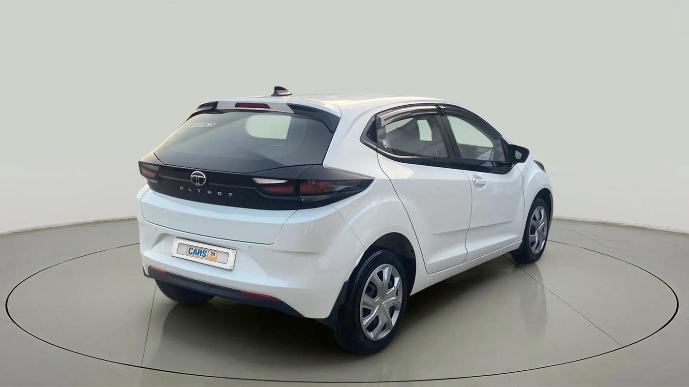 2024 Tata ALTROZ XM PLUS SUNROOF, Petrol, Manual, 10,592 km, Right Back Diagonal