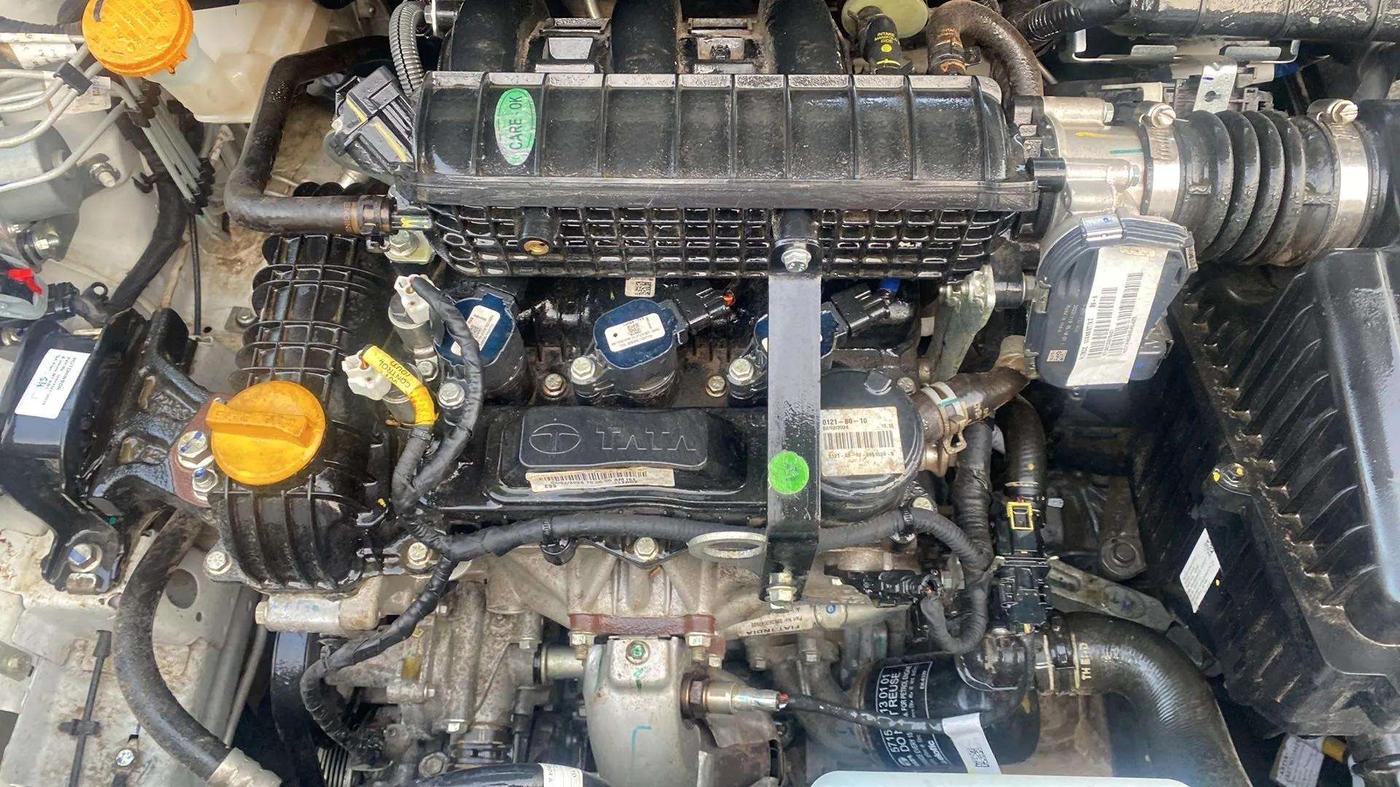 2024 Tata ALTROZ XM PLUS SUNROOF, Petrol, Manual, 10,592 km, Open Bonet
