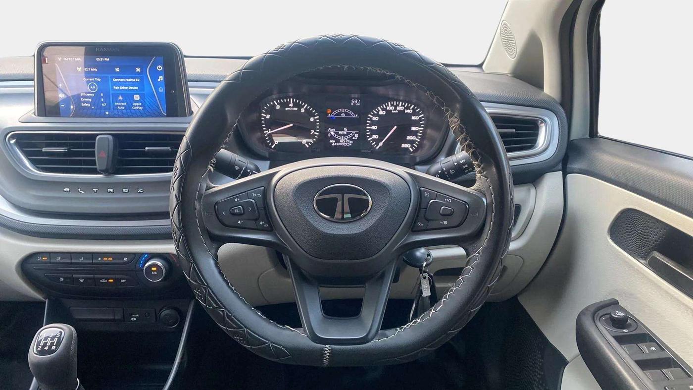 2024 Tata ALTROZ XM PLUS SUNROOF, Petrol, Manual, 10,592 km, Steering Wheel Close Up