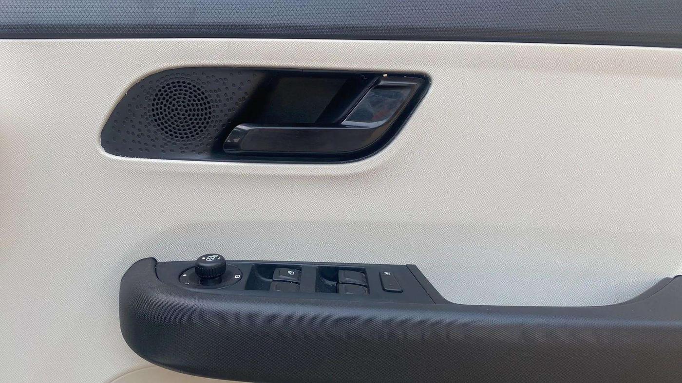 2024 Tata ALTROZ XM PLUS SUNROOF, Petrol, Manual, 10,592 km, Driver Side Door Panels Control