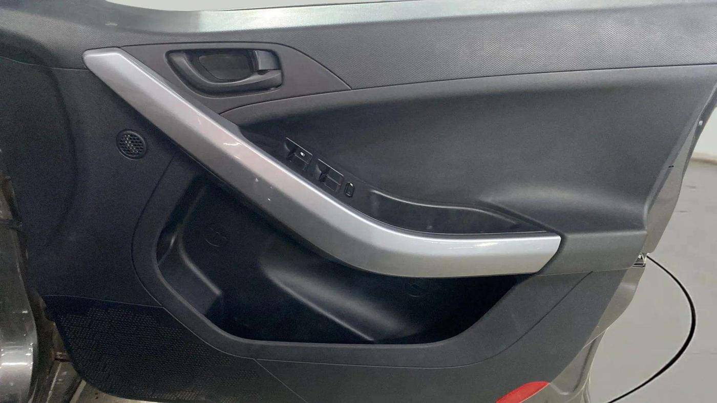 2020 Tata NEXON XMA PETROL, Petrol, Automatic, 39,997 km, Driver Side Door Panels Control