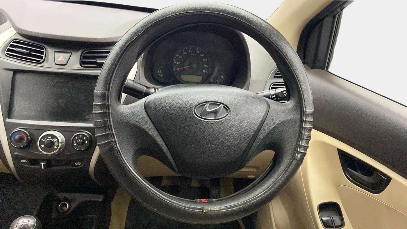 2017 Hyundai Eon ERA +, Petrol, Manual, 18,746 km, Steering Wheel Close Up