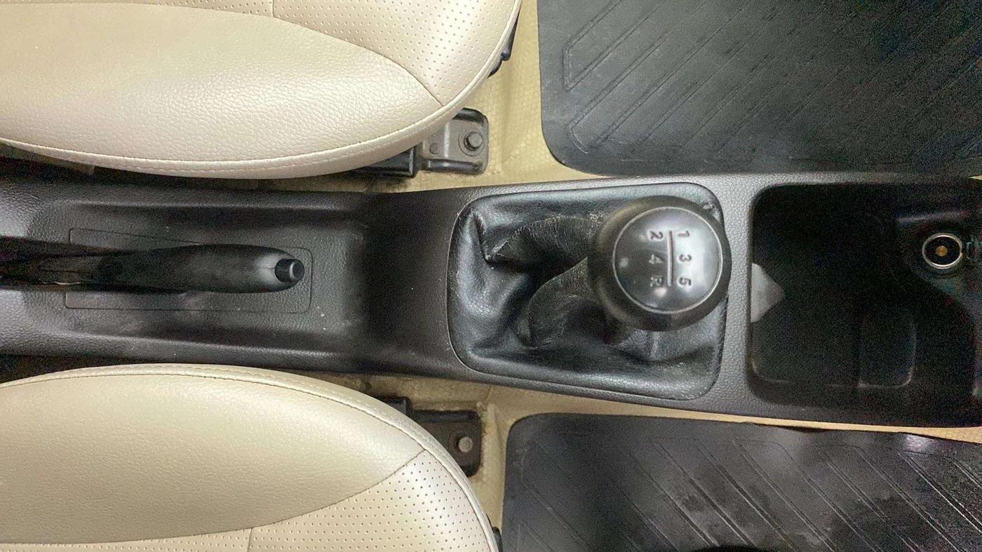 2017 Hyundai Eon ERA +, Petrol, Manual, 18,746 km, Gear Lever