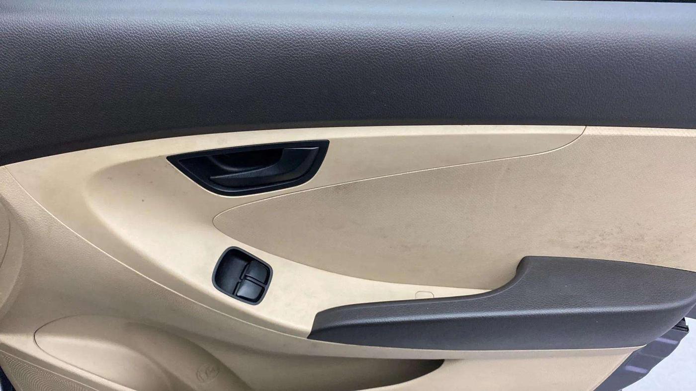 2017 Hyundai Eon ERA +, Petrol, Manual, 18,746 km, Driver Side Door Panels Control