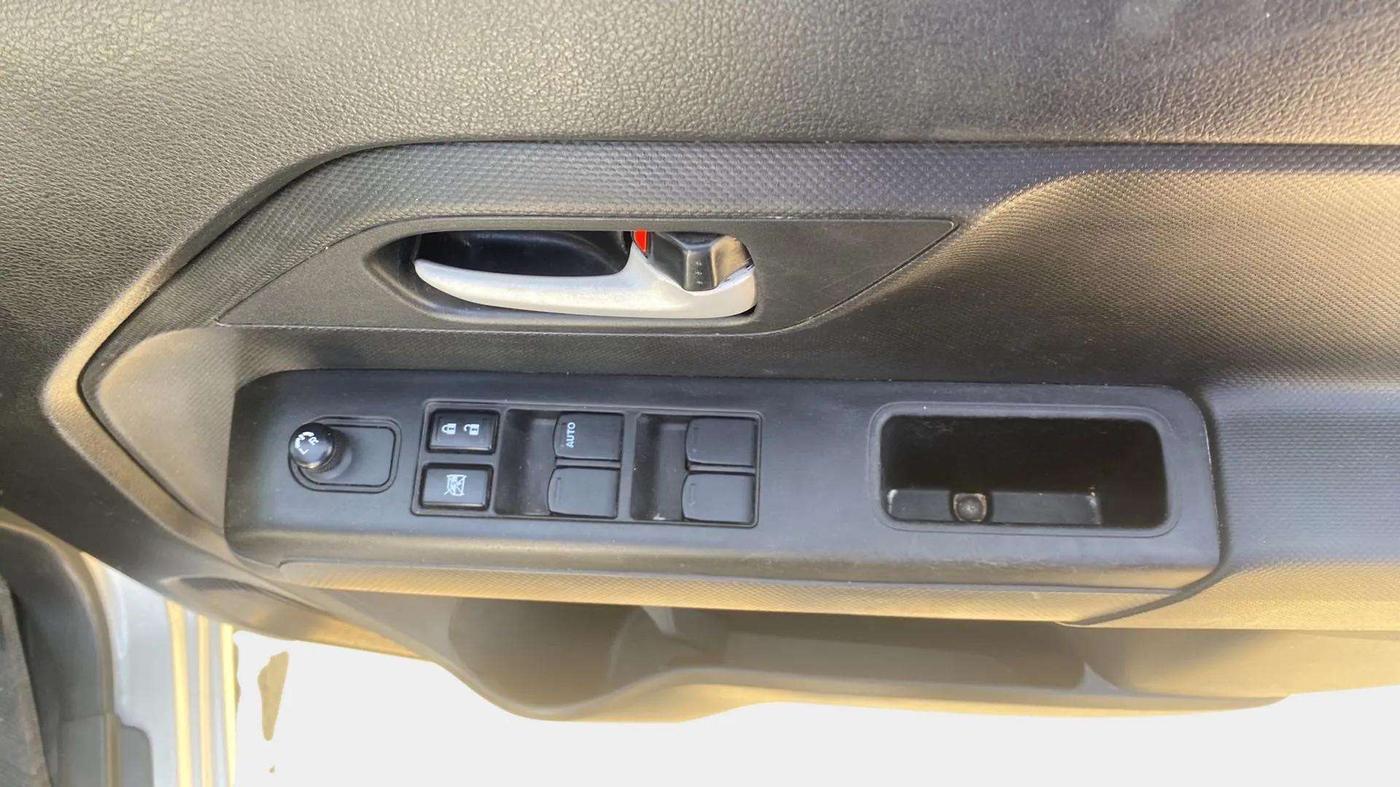 2022 Maruti New Wagon-R ZXI 1.2, Petrol, Manual, 36,319 km, Driver Side Door Panels Control