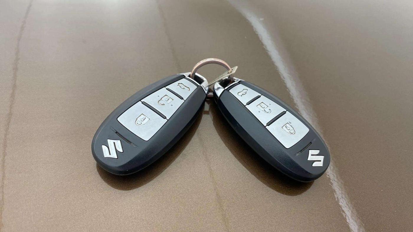 2017 Maruti Ciaz ZXI, Petrol, Manual, 77,478 km, Key Close Up