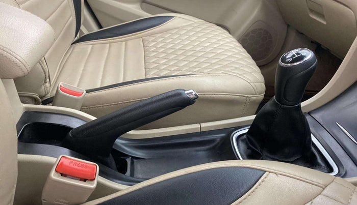 2017 Maruti Ciaz ZXI, Petrol, Manual, 77,478 km, Gear Lever
