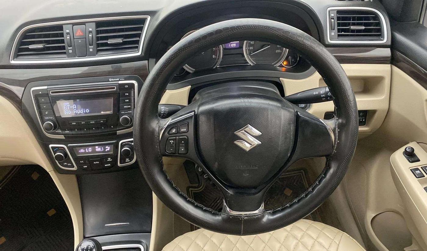 2017 Maruti Ciaz ZXI, Petrol, Manual, 77,478 km, Steering Wheel Close Up