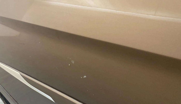 2017 Maruti Ciaz ZXI, Petrol, Manual, 77,478 km, Right rear door - Minor scratches