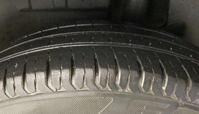 2018 Maruti Dzire VXI, Petrol, Manual, 19,988 km, Left Front Tyre Tread