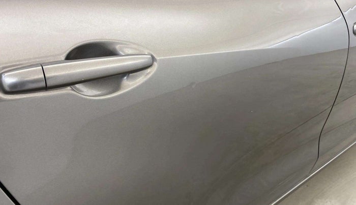 2018 Maruti Dzire VXI, Petrol, Manual, 19,988 km, Right rear door - Minor scratches