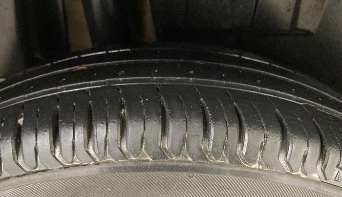 2018 Maruti Dzire VXI, Petrol, Manual, 19,988 km, Right Rear Tyre Tread