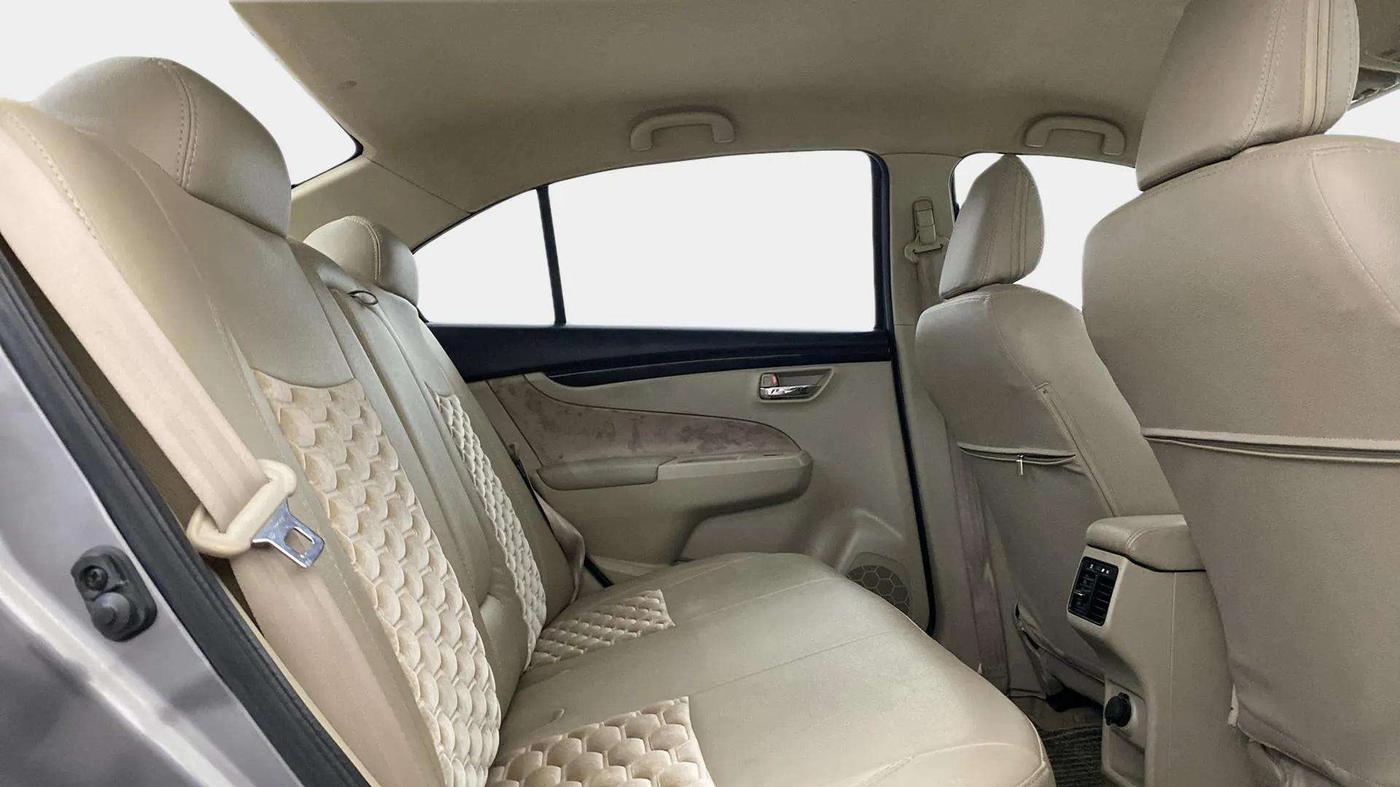 2017 Maruti Ciaz DELTA 1.4 MT PETROL, Petrol, Manual, 24,022 km, Right Side Rear Door Cabin