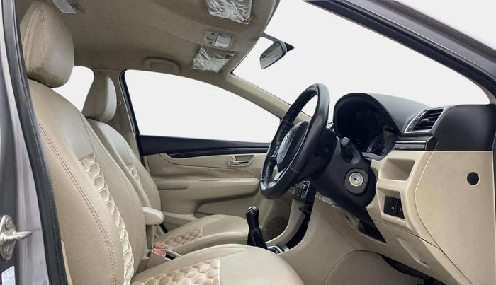 2017 Maruti Ciaz DELTA 1.4 MT PETROL, Petrol, Manual, 24,022 km, Right Side Front Door Cabin