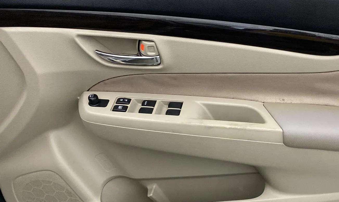 2017 Maruti Ciaz DELTA 1.4 MT PETROL, Petrol, Manual, 24,022 km, Driver Side Door Panels Control