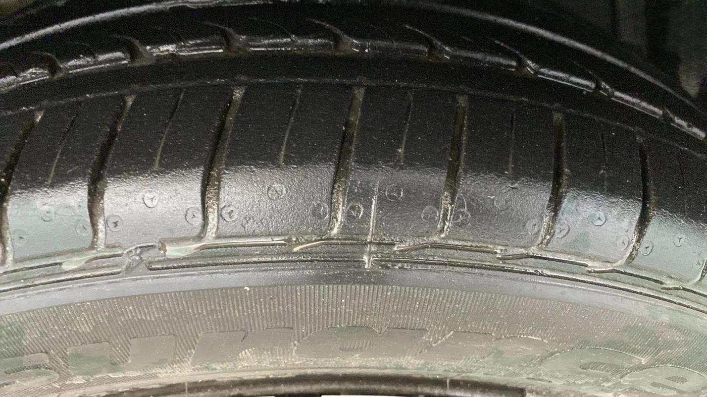 2017 Maruti Ciaz DELTA 1.4 MT PETROL, Petrol, Manual, 24,022 km, Right Front Tyre Tread