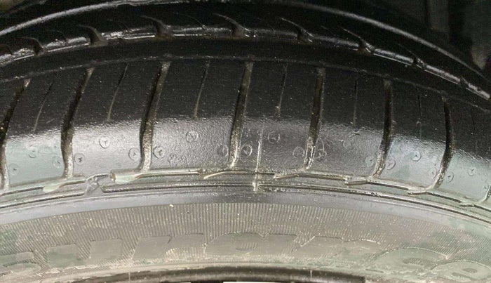 2017 Maruti Ciaz DELTA 1.4 MT PETROL, Petrol, Manual, 24,022 km, Right Front Tyre Tread