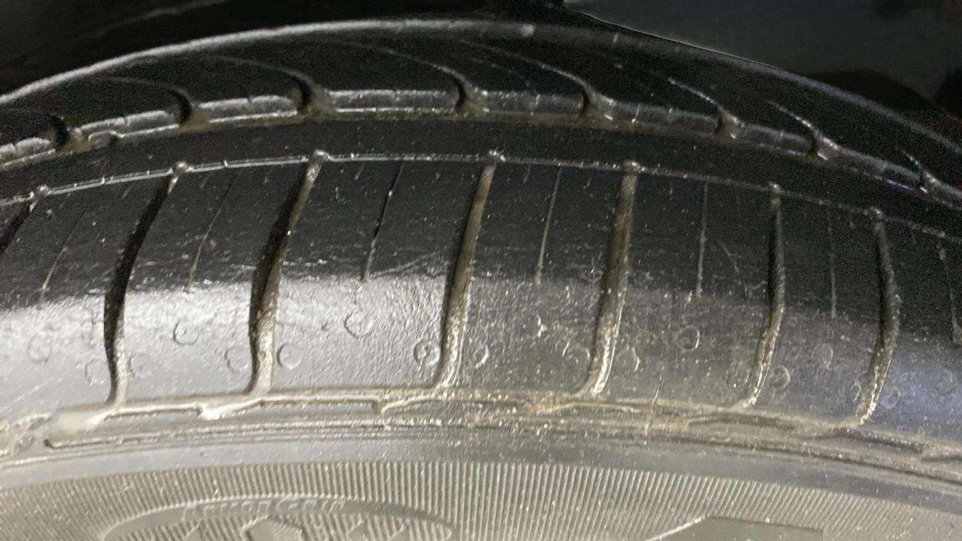 2017 Maruti Ciaz DELTA 1.4 MT PETROL, Petrol, Manual, 24,022 km, Right Rear Tyre Tread