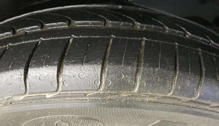 2017 Maruti Ciaz DELTA 1.4 MT PETROL, Petrol, Manual, 24,022 km, Right Rear Tyre Tread