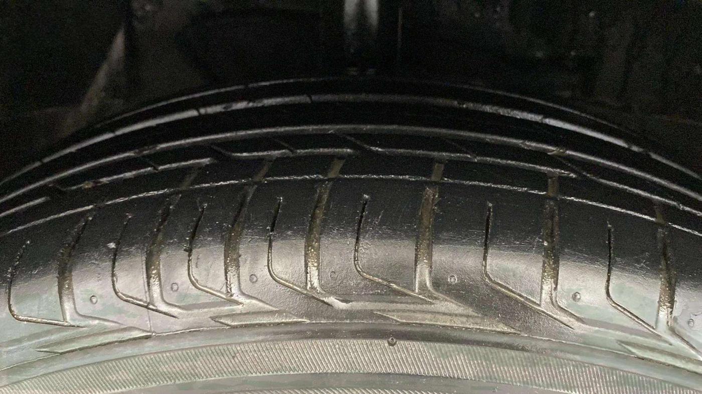 2020 Tata NEXON XZA PLUS PETROL, Petrol, Automatic, 13,785 km, Right Front Tyre Tread