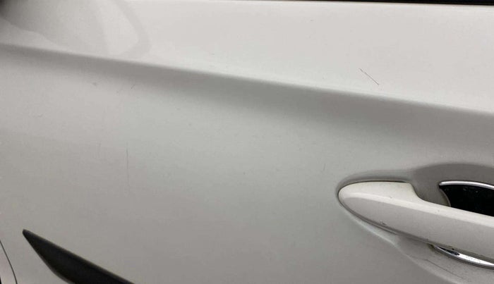 2019 Honda Amaze 1.2L I-VTEC V, CNG, Manual, 86,840 km, Front passenger door - Minor scratches