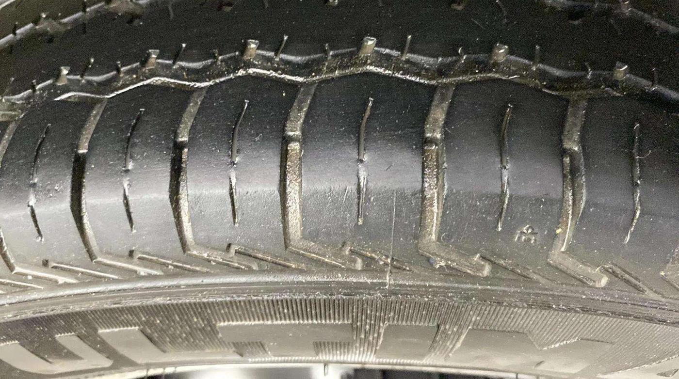 2023 Maruti Eeco 5 STR AC CNG, CNG, Manual, 19,652 km, Left Front Tyre Tread