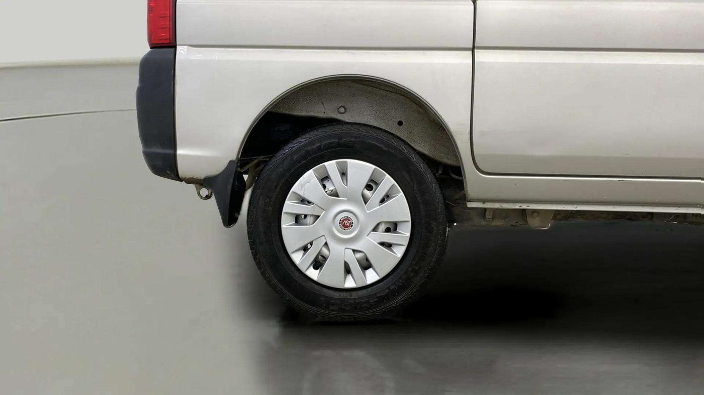 2023 Maruti Eeco 5 STR AC CNG, CNG, Manual, 19,652 km, Right Rear Wheel