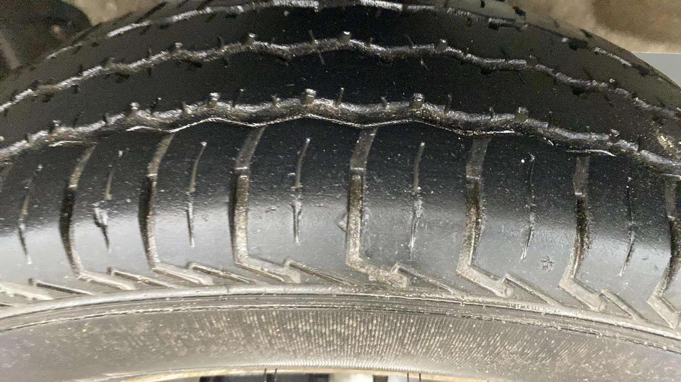 2023 Maruti Eeco 5 STR AC CNG, CNG, Manual, 19,652 km, Right Front Tyre Tread