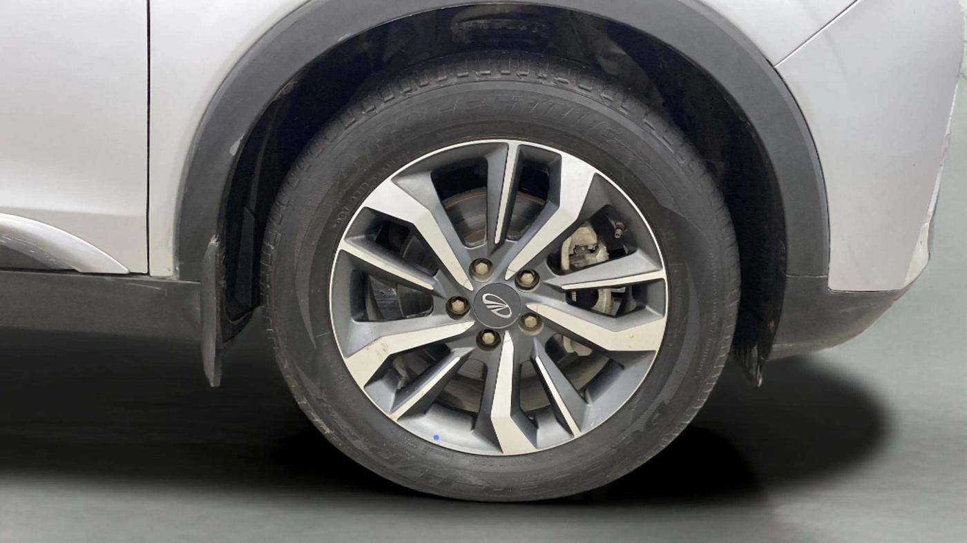 2021 Mahindra XUV300 W8 (O) 1.5 DIESEL, Diesel, Manual, 73,208 km, Right Front Wheel