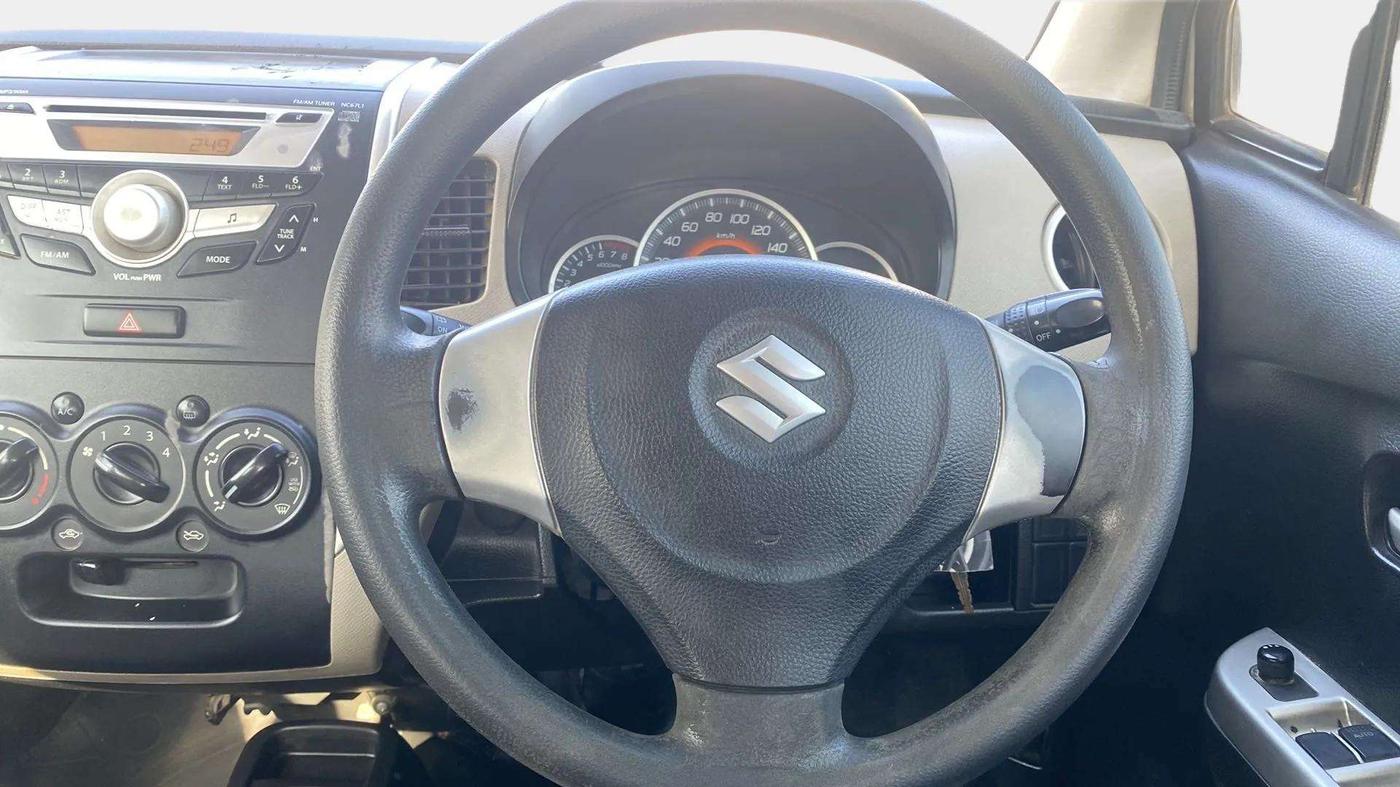 2014 Maruti Wagon R 1.0 VXI, Petrol, Manual, 75,834 km, Steering Wheel Close Up