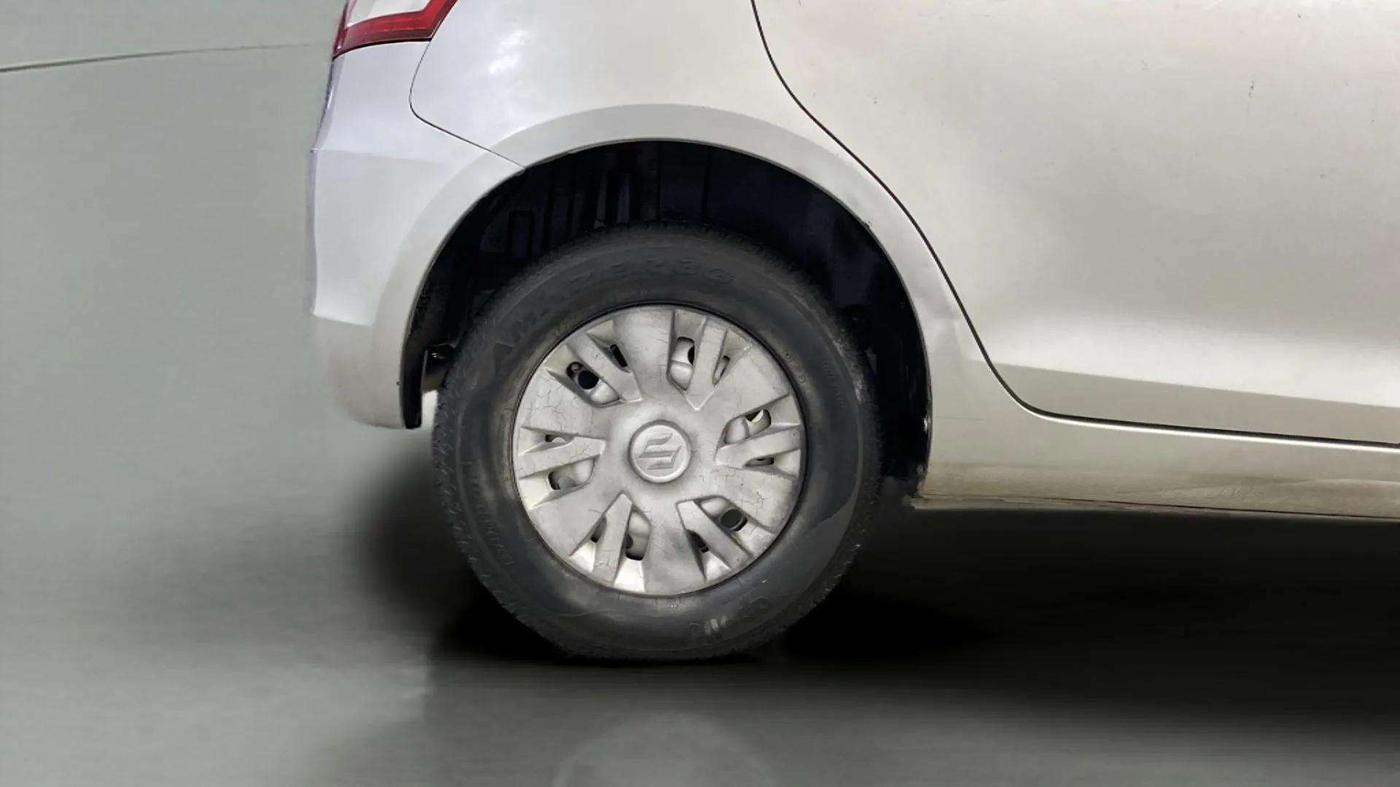 2015 Maruti Swift LXI (O), Petrol, Manual, 12,304 km, Right Rear Wheel