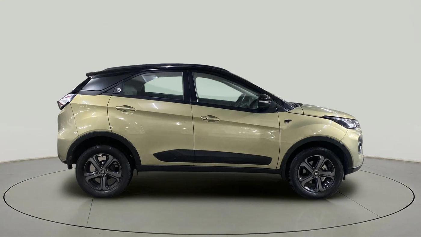 2023 Tata NEXON XZA PLUS LUX SUNROOF KAZIRANGA DIESEL, Diesel, Automatic, 27,212 km, Right Side View
