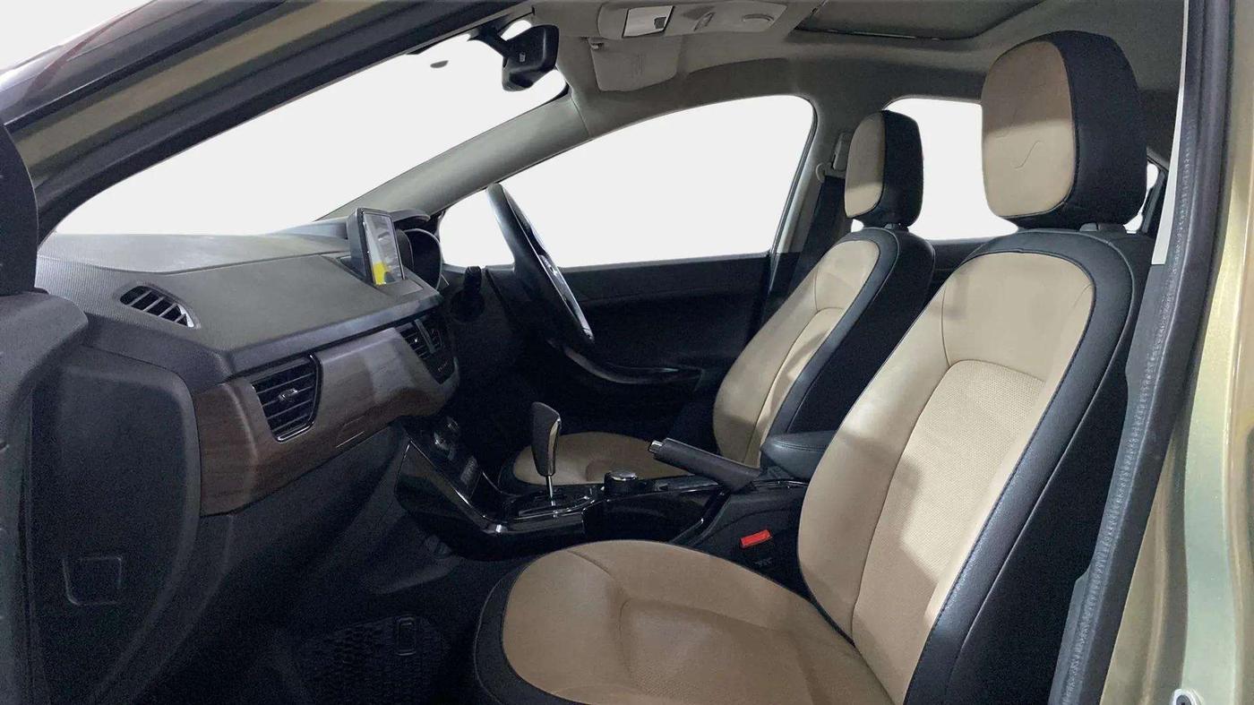 2023 Tata NEXON XZA PLUS LUX SUNROOF KAZIRANGA DIESEL, Diesel, Automatic, 27,212 km, Right Side Front Door Cabin