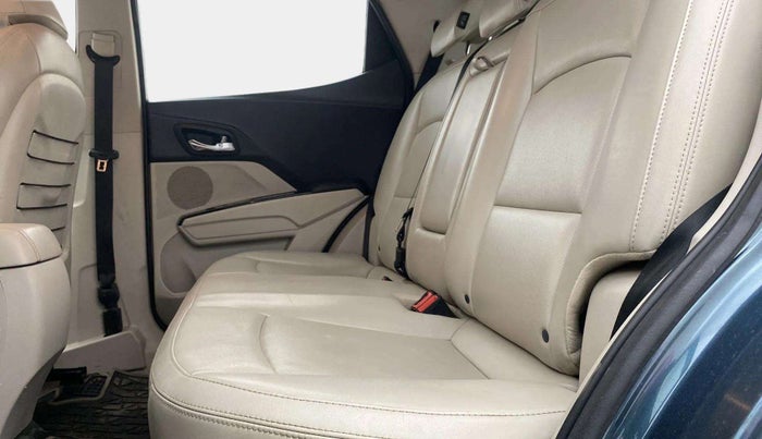 2019 Mahindra XUV300 W8 (O) 1.5 DIESEL, Diesel, Manual, 71,384 km, Right Side Rear Door Cabin