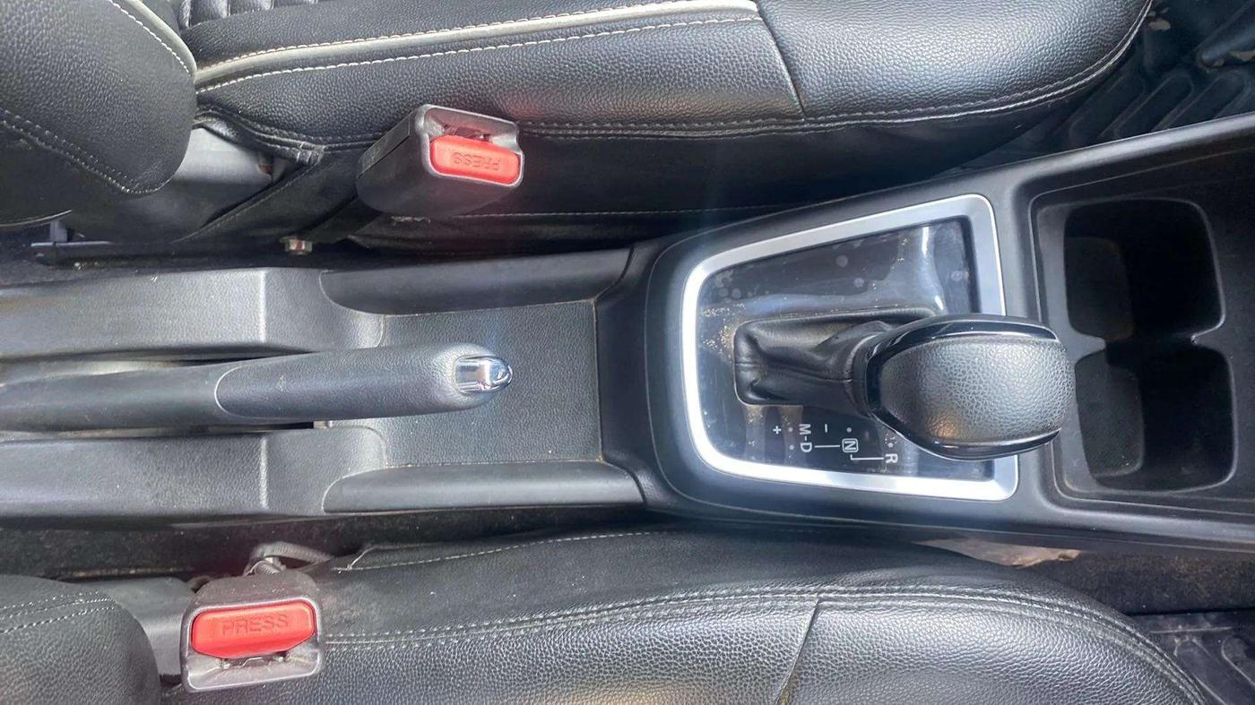 2019 Maruti Swift VXI AMT, Petrol, Automatic, 33,026 km, Gear Lever