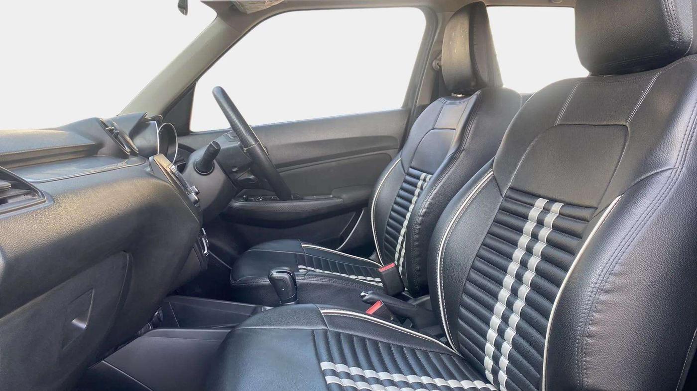 2019 Maruti Swift VXI AMT, Petrol, Automatic, 33,026 km, Right Side Front Door Cabin