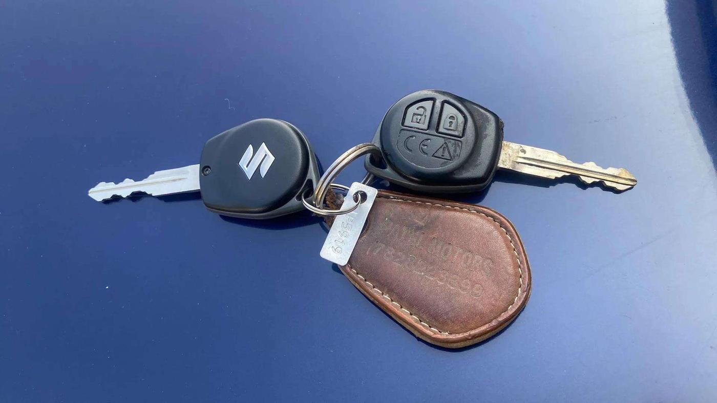 2019 Maruti Swift VXI AMT, Petrol, Automatic, 33,026 km, Key Close Up