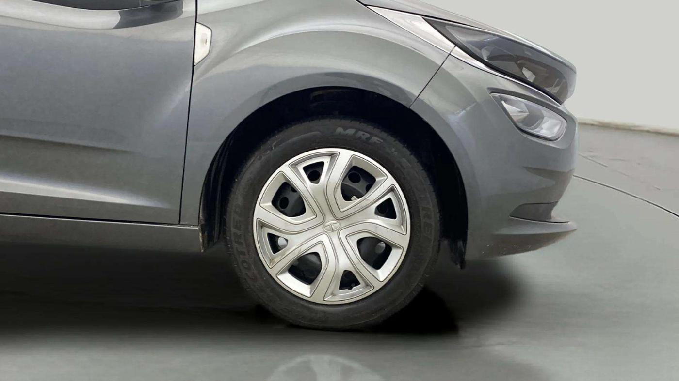 2023 Tata ALTROZ XT PETROL, Petrol, Manual, 16,992 km, Right Front Wheel