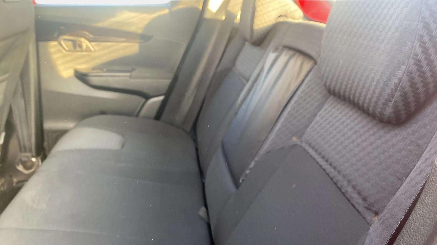 2018 Mahindra KUV 100 NXT K8 P 6 STR, Petrol, Manual, 18,505 km, Right Side Rear Door Cabin