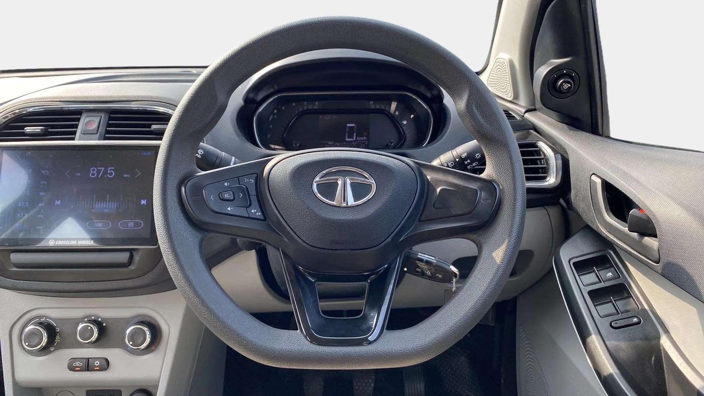 2023 Tata Tiago XT (O) PETROL, Petrol, Manual, 5,895 km, Steering Wheel Close Up
