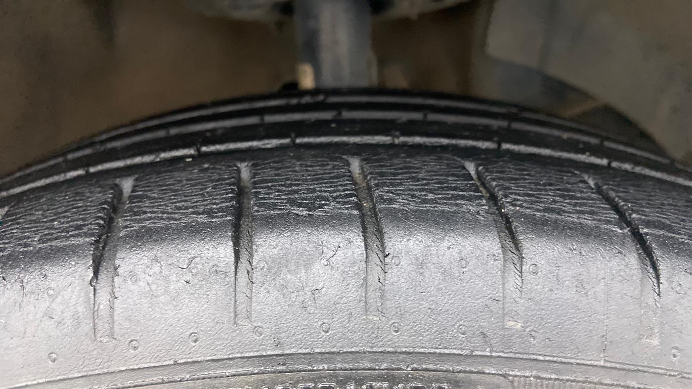 2017 Maruti Baleno ZETA DIESEL 1.3, Diesel, Manual, 53,415 km, Right Front Tyre Tread