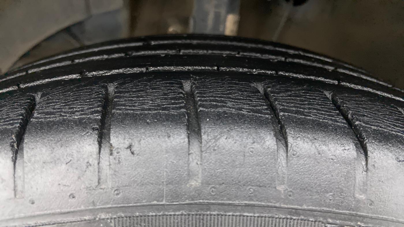 2017 Maruti Baleno ZETA DIESEL 1.3, Diesel, Manual, 53,415 km, Left Front Tyre Tread